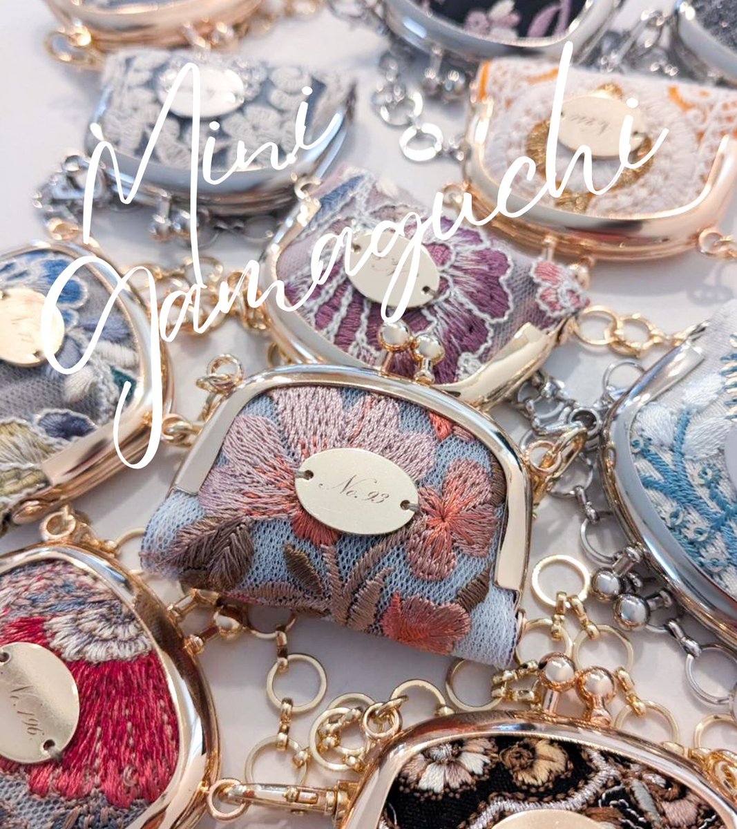 jin_satt's tweet photo. new ✧ Mini-gamaguchi 2

◎コインケース 
◎アクセサリー 
◎バッグチャーム 
◎ピルケース  

チェーンを変えて ぬいちゃんたちのバッグにも🧸📷 
ひとつあると、ちょっと便利なミニがまぐち

#とうらぶ手芸部 #とうらぶ手芸部発表会 
(H5×W5×D1cm)
▼個別写真 https://t.co/UOBJ1wjgVP