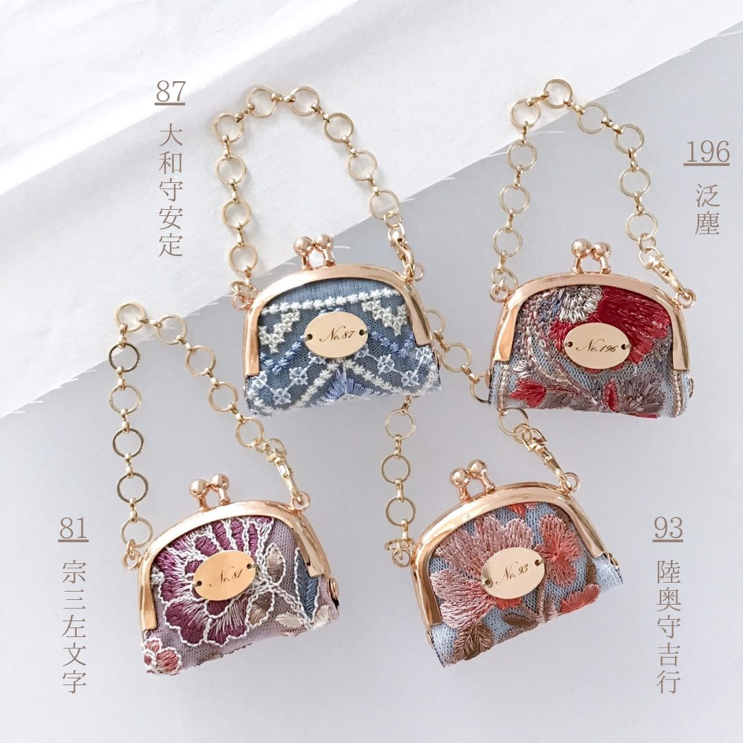 jin_satt's tweet photo. new ✧ Mini-gamaguchi 2

◎コインケース 
◎アクセサリー 
◎バッグチャーム 
◎ピルケース  

チェーンを変えて ぬいちゃんたちのバッグにも🧸📷 
ひとつあると、ちょっと便利なミニがまぐち

#とうらぶ手芸部 #とうらぶ手芸部発表会 
(H5×W5×D1cm)
▼個別写真 https://t.co/UOBJ1wjgVP