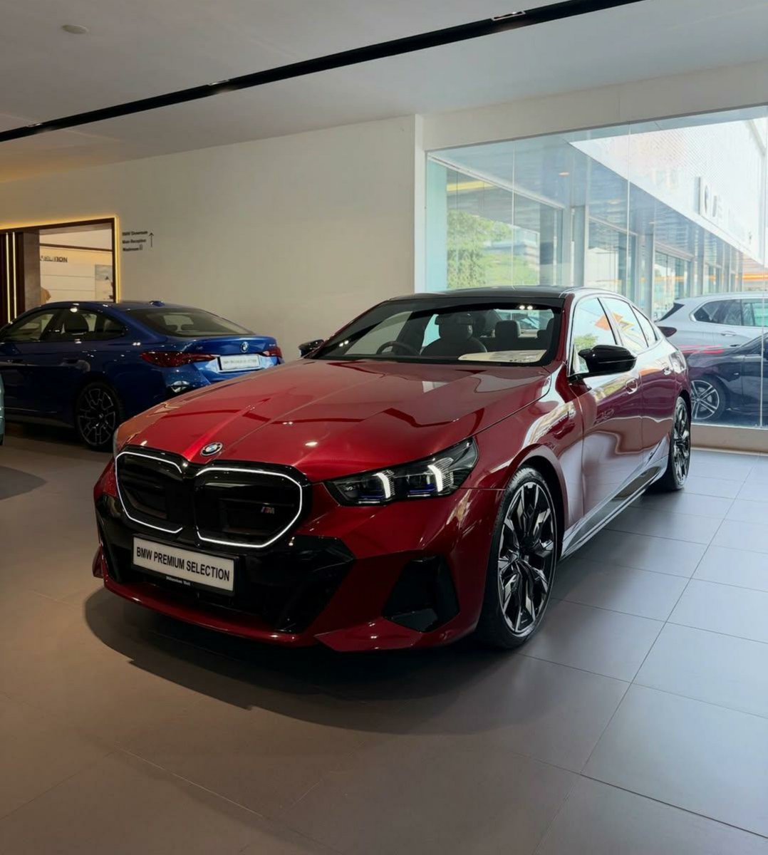 greys_autos's tweet photo. The 7 Series gets a lot of hate for its looks, but I think this spec is one of the better ones. That two-tone black and red is 🔥

But what’s your favourite BMW Series, and what colour would you get it in?

#bmw #cars https://t.co/PSwWRGAJF9