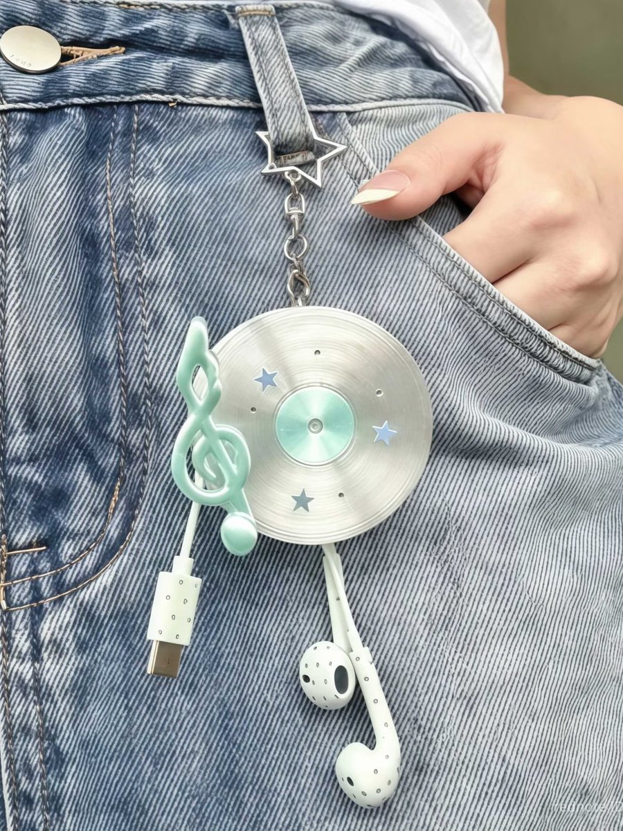 xevniy's tweet photo. EARPHONE HOLDER + CHARM DALAM SATU BENDA?! 😭☝🏻ini sih definisi cute AND useful 💿🎧⭐️ https://t.co/bMWQYwg6n0