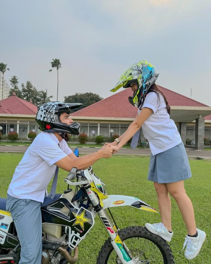 harqeelofficial's tweet photo. Ayo kita kembali lagi INGAT KITA BELUM SELESAI TUGASNYA, AYO TUGAS KITA UNTUK VOTE MEREKA DI IA BELUM SELESAI, JANGAN LUPA YAA....

#voteharqeel #IA #agz https://t.co/uRsSi3KbUH