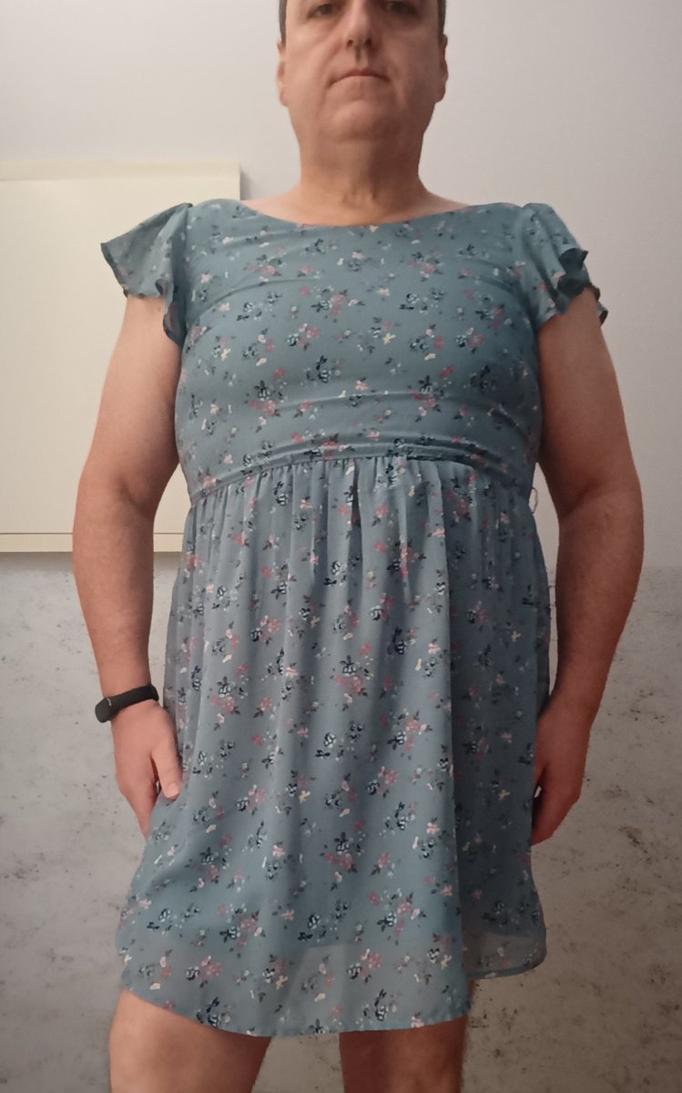 RavelSol's tweet photo. Sólita en casa y probando los vestidos de mi pareja. Como me gustaría poder salir así por la calle 😌💥. Debería salir así vestida?

#sissy #sissyfemme #crossdresser #femboy #sissyboy #sissyexposed #lingerie https://t.co/oi0twFndU2