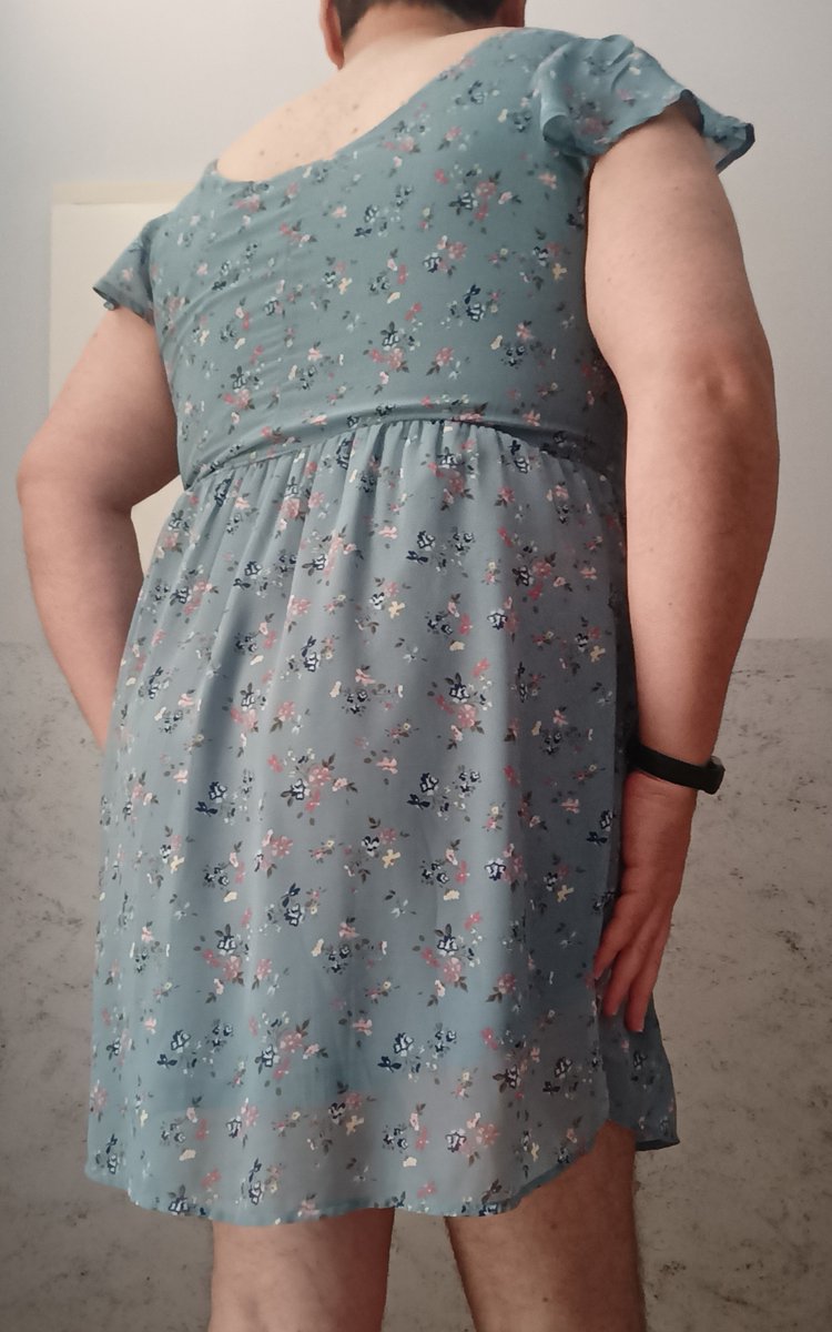 RavelSol's tweet photo. Sólita en casa y probando los vestidos de mi pareja. Como me gustaría poder salir así por la calle 😌💥. Debería salir así vestida?

#sissy #sissyfemme #crossdresser #femboy #sissyboy #sissyexposed #lingerie https://t.co/oi0twFndU2