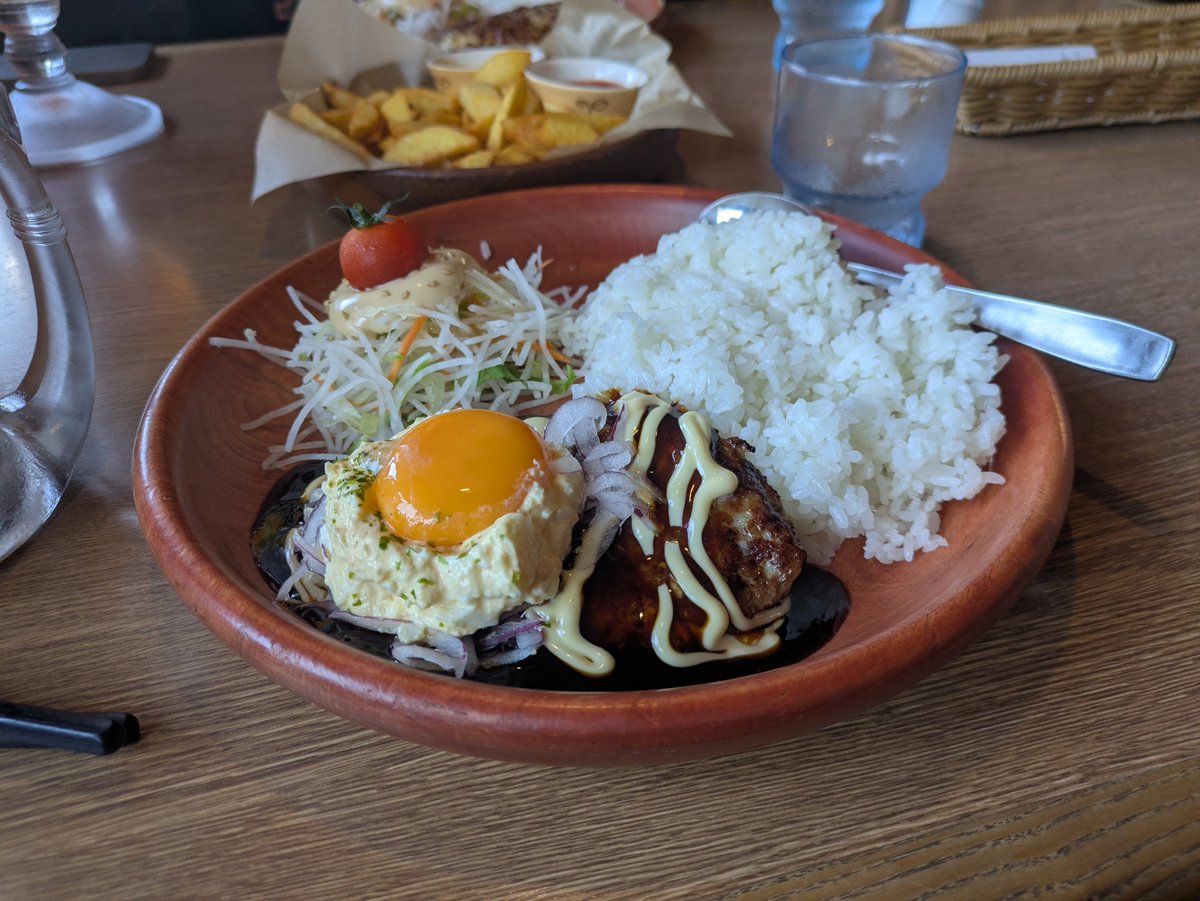 noname_hoshi's tweet photo. おひる外食した、ぷる今度つれてく https://t.co/9QWXSCG8mH