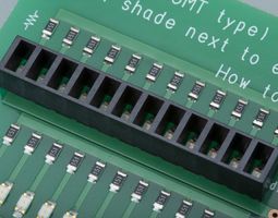 SDK_1967's tweet photo. 表面実装用LED遮光取付板　LDM-3-6 
https://t.co/OFUB5scf11

隣接するLEDを遮光できる製品です。
プリント基板への取付方法は接着剤でとめる方法と取付金具（LDF-6-F）を使う方となります。
指定極数でのご注文も可能です。

#端子 #マックエイト #MAC8 https://t.co/rwPNdqvSYi