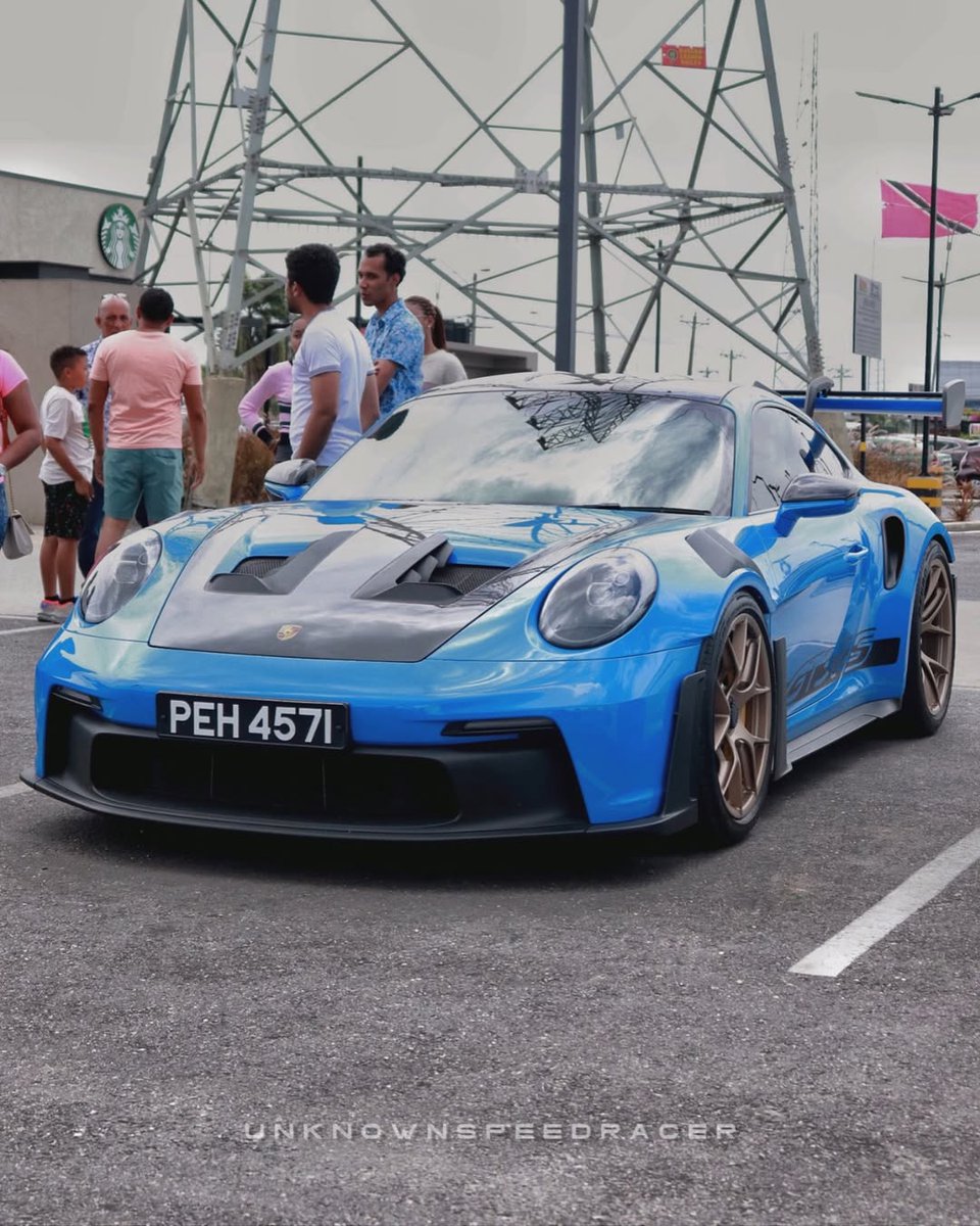 MercedezWezk1e's tweet photo. 992 GT3 RS, pure track-bred performance. https://t.co/tIxu2L0oo4
