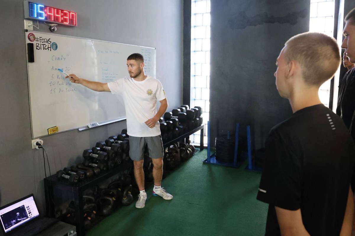 oduvs's tweet photo. Сила, витривалість і пам’ять - у кожному русі! Курсанти 1-го курсу ОДУВС виконали спортивний кросфіт-комплекс «Сінді» (Cindy) - класичне тренування з вагою власного тіла у форматі AMRAP (As Many Rounds As Possible) - максимальна кількість раундів за 20 хвилин https://t.co/j9SRSvuhjE