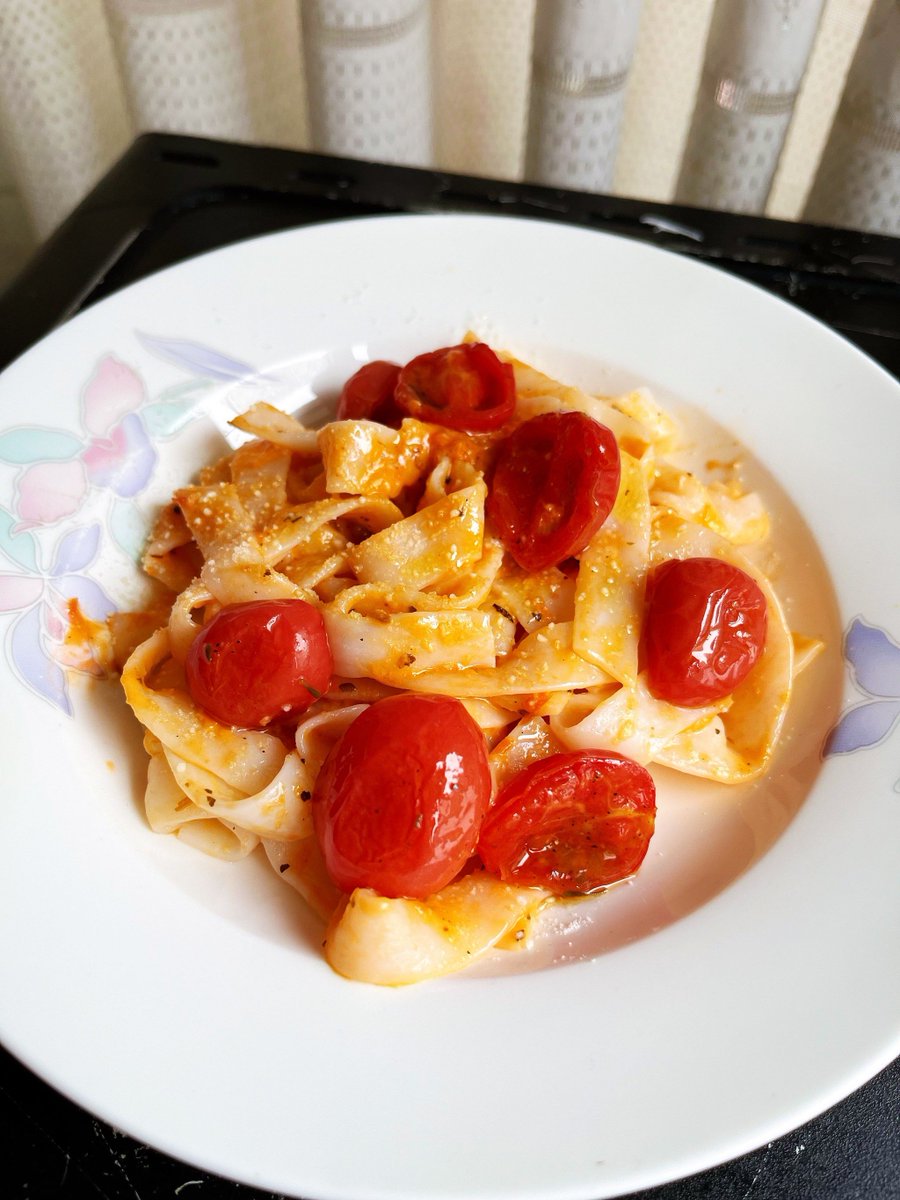 SuzannaPilw4su's tweet photo. Made warm u0026 cozy tomato basil pasta in 20 mins tonight—simple, fresh, and perfect for a lazy Tuesday night https://t.co/V4HMSqLk9L