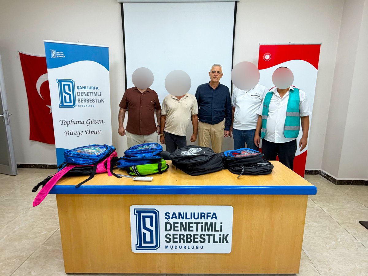 sanliurfads's tweet photo. 📍Müdürlüğümüzce; suça sürüklenen çocuk ve yetişkin yükümlülerin öğrencilerine okul çantası, defter, kalem, silgi, kalemtıraş, boyama seti ve çeşitli kırtasiye malzemeleri ulaştırılarak yeni eğitim-öğretim yılına hazırlıklarına destek olunmuştur. https://t.co/SA6Nfygb95
