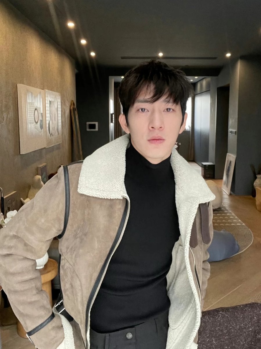 chaleenajaja's tweet photo. ตายๆๆๆๆๆกุตายได้เลยเซ็ตนี้ รุนแรงมาก 
#JingBoran https://t.co/WZB9mwjEt7