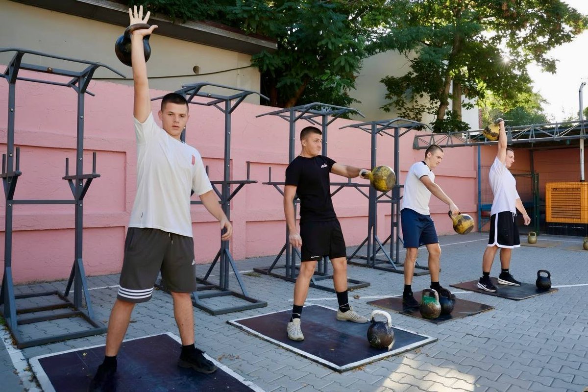 oduvs's tweet photo. В ОДУВС визначили найсильнішу команду з гирьового спорту. На спортивному майданчику Одеського державного університету внутрішніх справ відбулися змагання на першість університету з гирьового спорту серед факультетів та інститутів. https://t.co/57Y4Zpg4m8