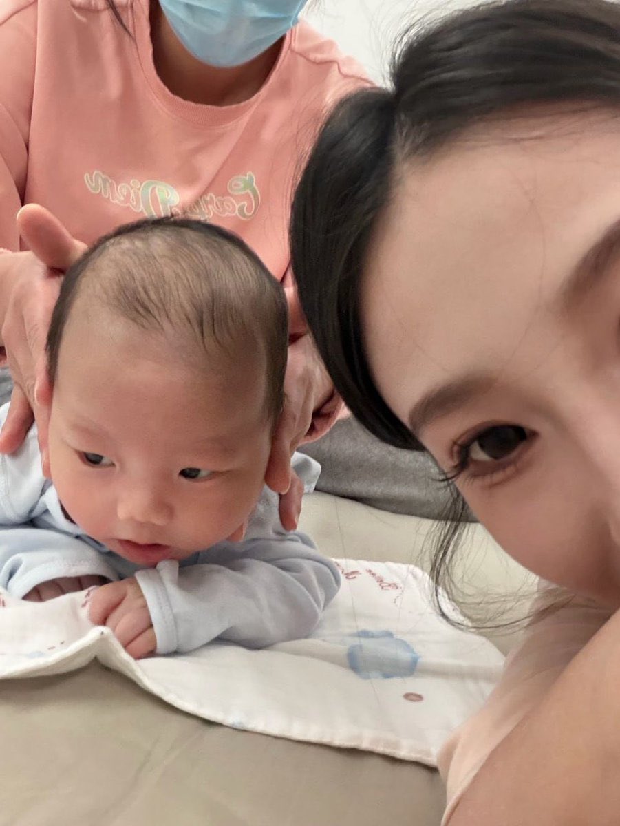 Adel83955007's tweet photo. 30多岁的已婚女人在推特上算大龄了吗？想找一个可以互相解决生理需求的搭子都没有....... https://t.co/g6fiWHSOh9