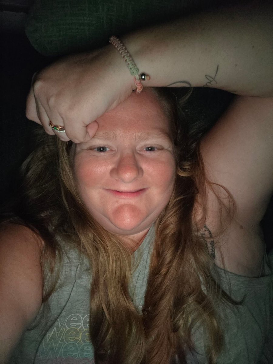 ElizabethDy7x's tweet photo. @adriaxrosee Helloam new here can I have someone serious here 🤔 https://t.co/NxlZ43napW