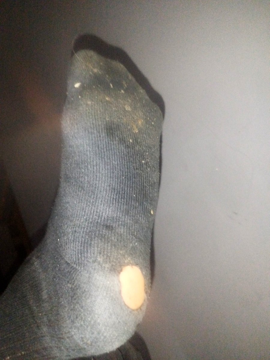 twoj_alpha19's tweet photo. Na kolana i wyczyść Panu skarpetkę😆😆 https://t.co/MLtTP7DpQa