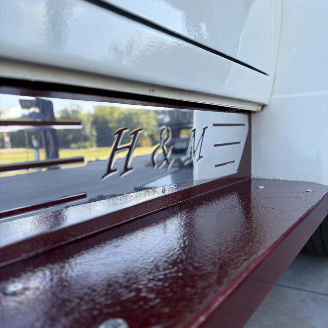 DanielleNawq's tweet photo. Show-ready shine for this semi truck. Full wash and wax for a deep, lasting gloss. Free quotes available. Call 321-501-0094. https://t.co/n5DL2bQfvj