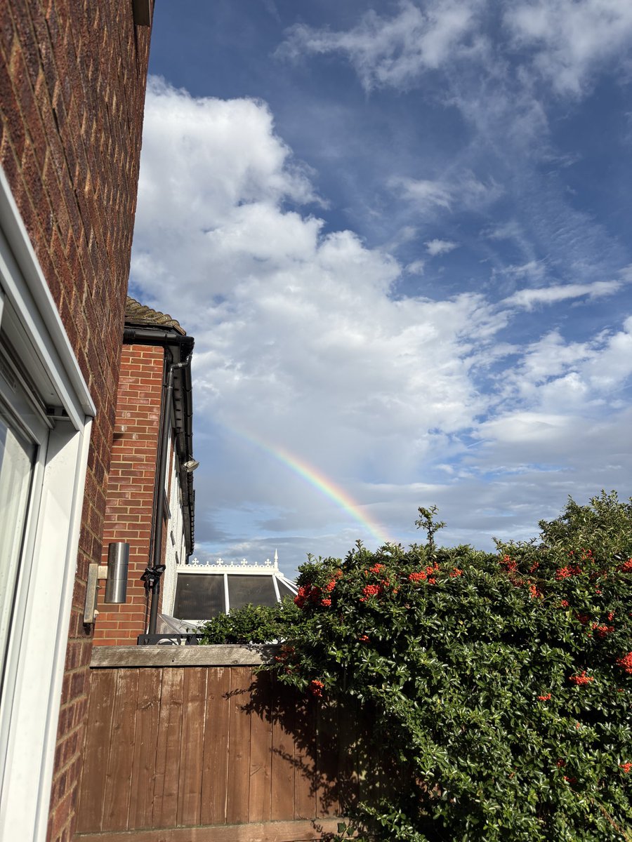 galla_me's tweet photo. ラジオ体操部106日目
週末、綺麗な🌈が。 https://t.co/A6Ffr3nb0Q