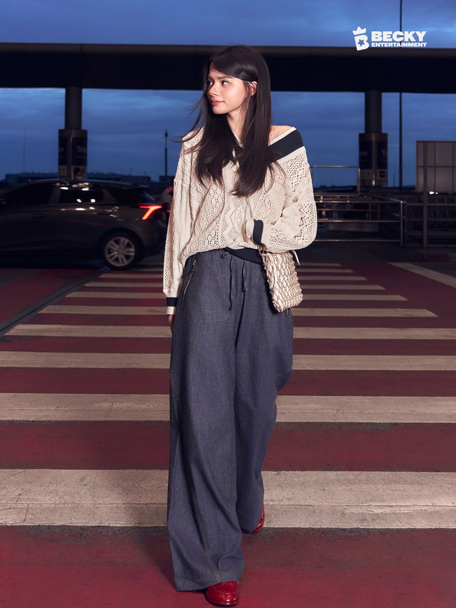beckyentofc's tweet photo. Hi, 香港！🇭🇰✨

Becky Armstrong made her way to Hong Kong, China for the MAX&amp;Co. Fall/Winter 2026 Collection Launch. 

#maxandco #beckysangels
#BeckyArmstrong #BeckyEntertainment https://t.co/5P46H94XG3