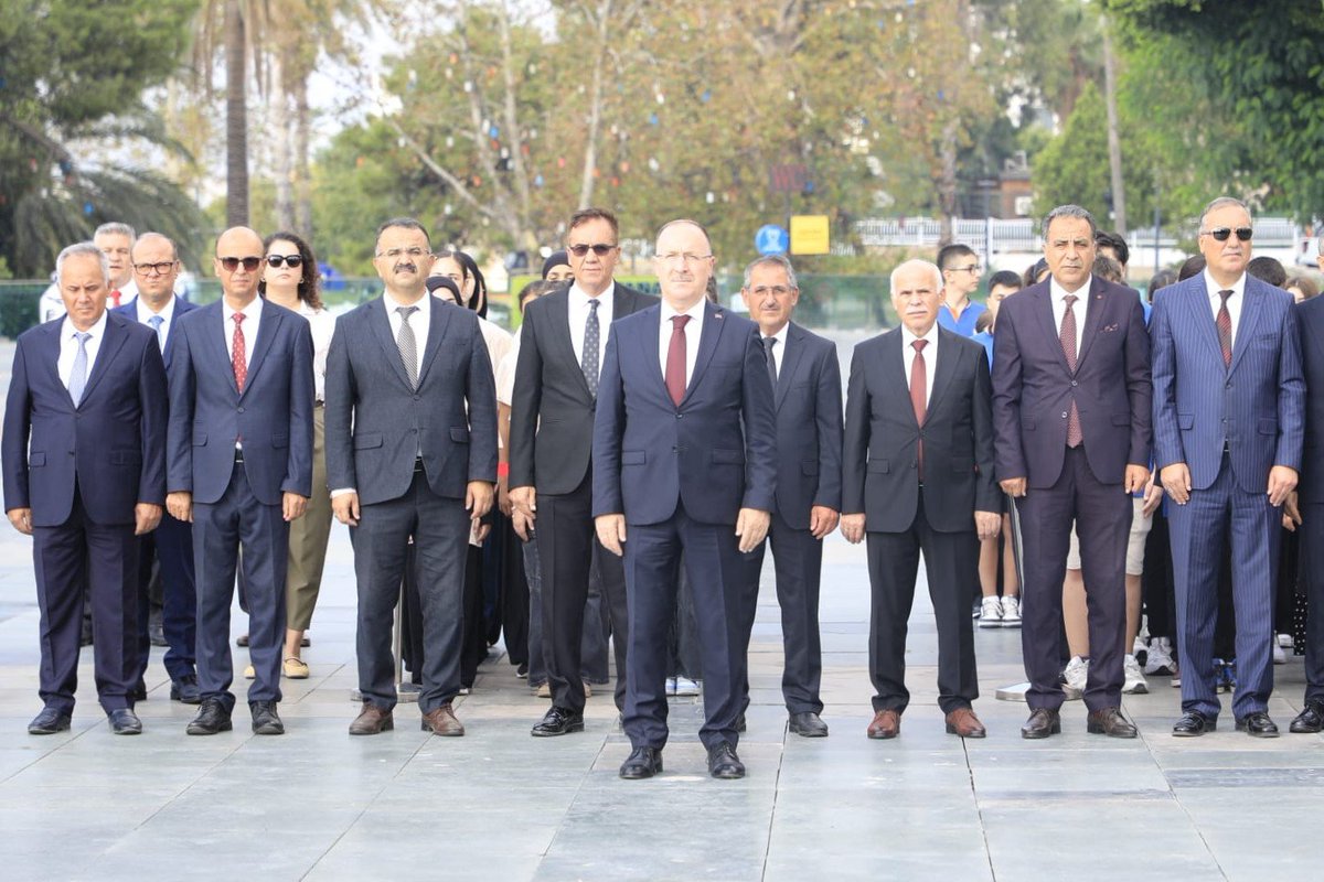 antalyamem07's tweet photo. 🇹🇷 2026-2027 Eğitim Öğretim Yılı İlköğretim Haftası etkinlikleri kapsamında, Cumhuriyet Meydanı’nda eğitim camiamızın katılımıyla Çelenk Sunma Töreni gerçekleştirildi.

Başöğretmenimiz Gazi Mustafa Kemal Atatürk’ün anıtına çelenk sunulmasıyla başlayan törene; İl Millî Eğitim Müdürümüz Sayın Mehmet Yasin Eriş, yöneticilerimiz, öğretmenlerimiz ve öğrencilerimiz katıldı.

📚 Türkiye Yüzyılı Maarif Modeli’nin vizyonuyla şekillenen 2026-2027 eğitim öğretim yılının; ülkemize, eğitim camiamıza ve öğrencilerimize hayırlı olmasını diliyoruz.

Mayamız Birlik, İlk Dersimiz Kardeşlik. 🇹🇷

#ilkdersimizkardeşlik #İlköğretimHaftası

@tcmeb @Yusuf__Tekin @Mehmetyasineris @AntalyaValilik