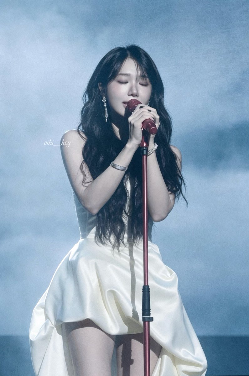 _viki_hey's tweet photo. 빛 속의 신녀✨

@Apinkjej 
#eunji #정은지 https://t.co/yFdmwVNqZX