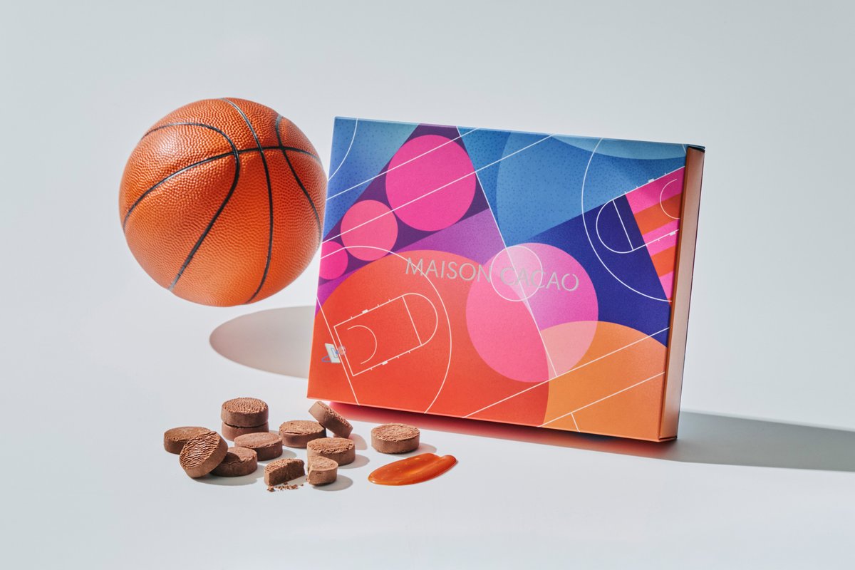 MAISONCACAO_INC's tweet photo. ／ 
遊び心を、たのしむ秋に。
＼

【ART OF PLAYコレクション】
生チョコクッキー PLAYFUL

個性を楽しむ、そんな遊び心をひとくちに。

ビターとキャラメル、
2つの味わいを楽しむクッキーが新登場✨

個性の異なる3種のカカオをブレンドし、
ひと口ごとに香りやコク、
余韻が移り変わる奥深い味わいのビター。

異なる個性を気分のままに楽しむ、
PLAYFULな2つの味わいをお楽しみください。

Online Shop🛒
https://t.co/bvJf7mCdPA

#MAISONCACAO #メゾンカカオ #チョコレート