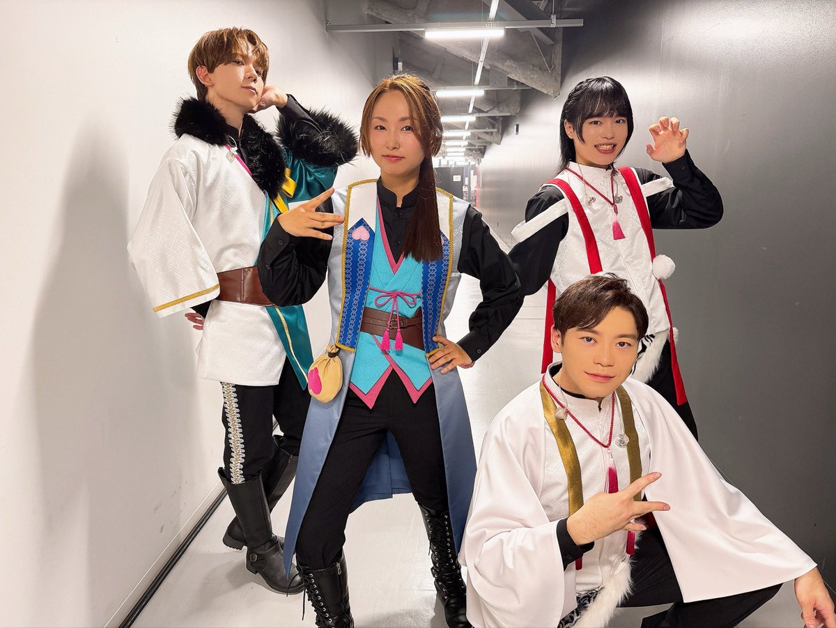 3paydayo's tweet photo. 桃太郎チーム🍑
衣装ももちろん、いつも素敵な魔法をありがとうございます😊
きびだんご袋まで！！
裏で「どう見ても桃太郎」と絶賛頂きまし��。
(ただし、たまにどこかの探偵マークみたいだとも…)

珍しいメンバーでも315プロって楽しい！

#SideM https://t.co/5z8OFrjQLA