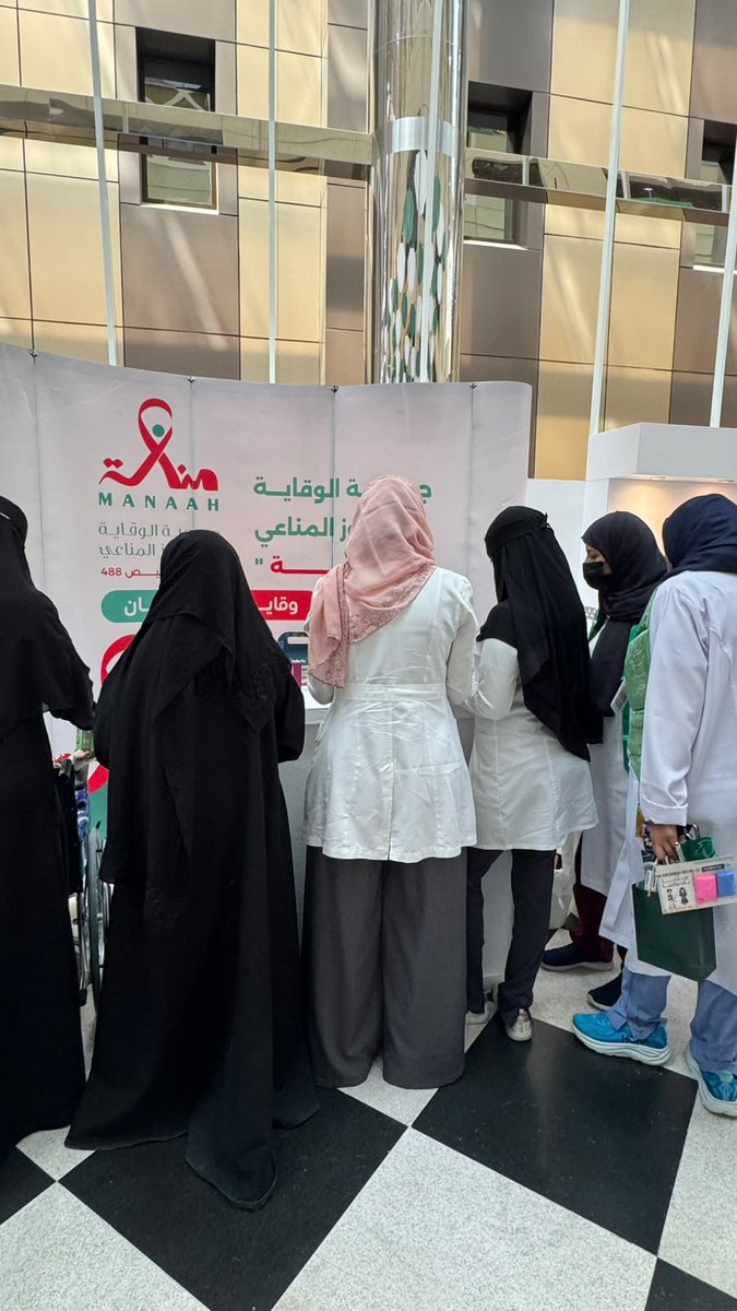 csmanaa's tweet photo. بمناسبة اليوم الوطني السعودي 🇸🇦✨
سعدنا بالمشاركة في فعالية اليوم الوطني للمرضى المنومين في مستشفى الملك خالد الجامعي، والمساهمة في إدخال البهجة والسرور وتعزيز الشراكة المجتمعية في خدمة المرضى. 🤍

كل عام ووطننا بخير وعز وازدهار 🇸🇦💚
#اليوم_الوطني_السعودي
#جمعية_مناعه https://t.co/jrx9NqJNDx