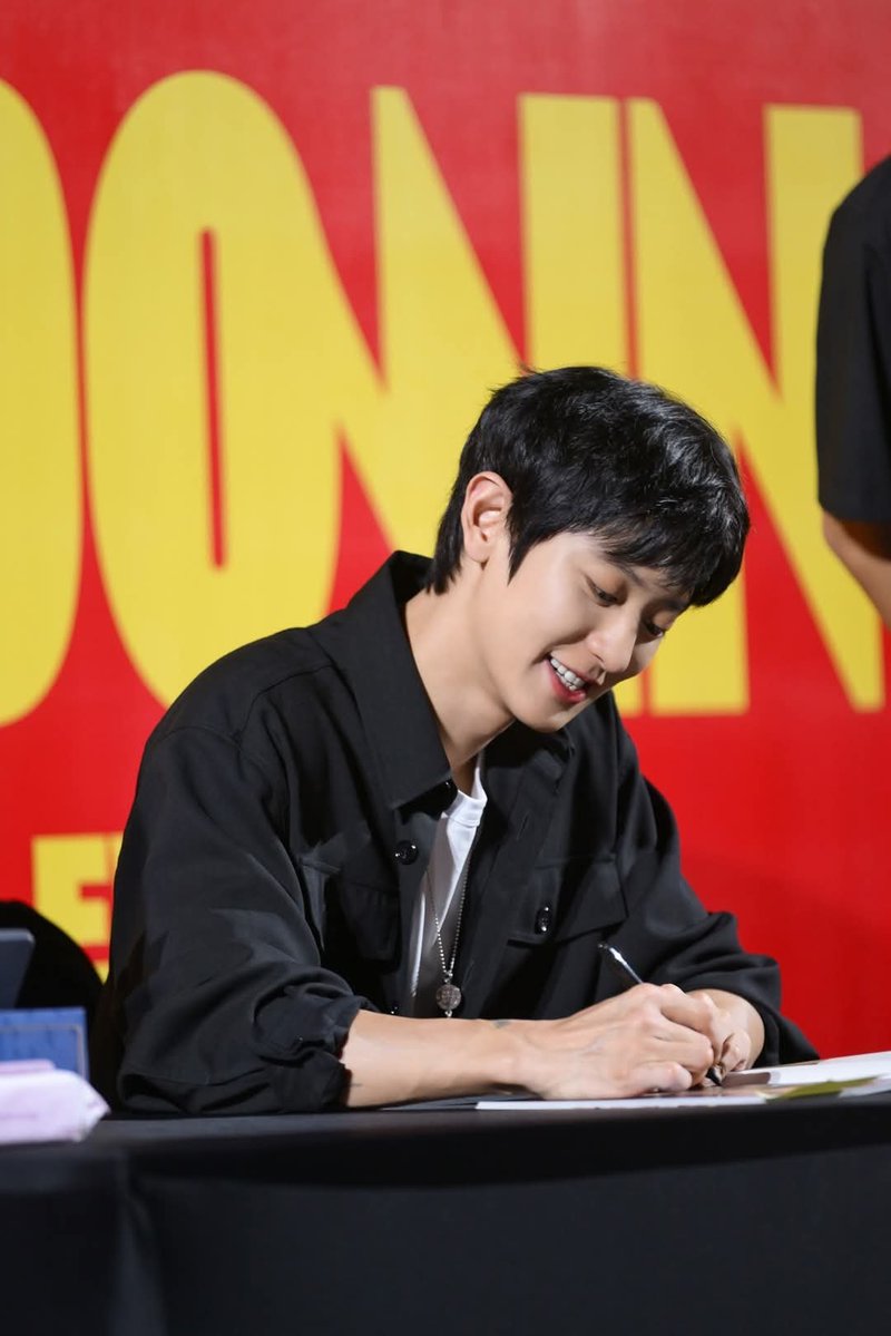 chanyeolmedia27's tweet photo. 🥰🤍  #찬열 #CHANYEOL https://t.co/OieMh5RKTg