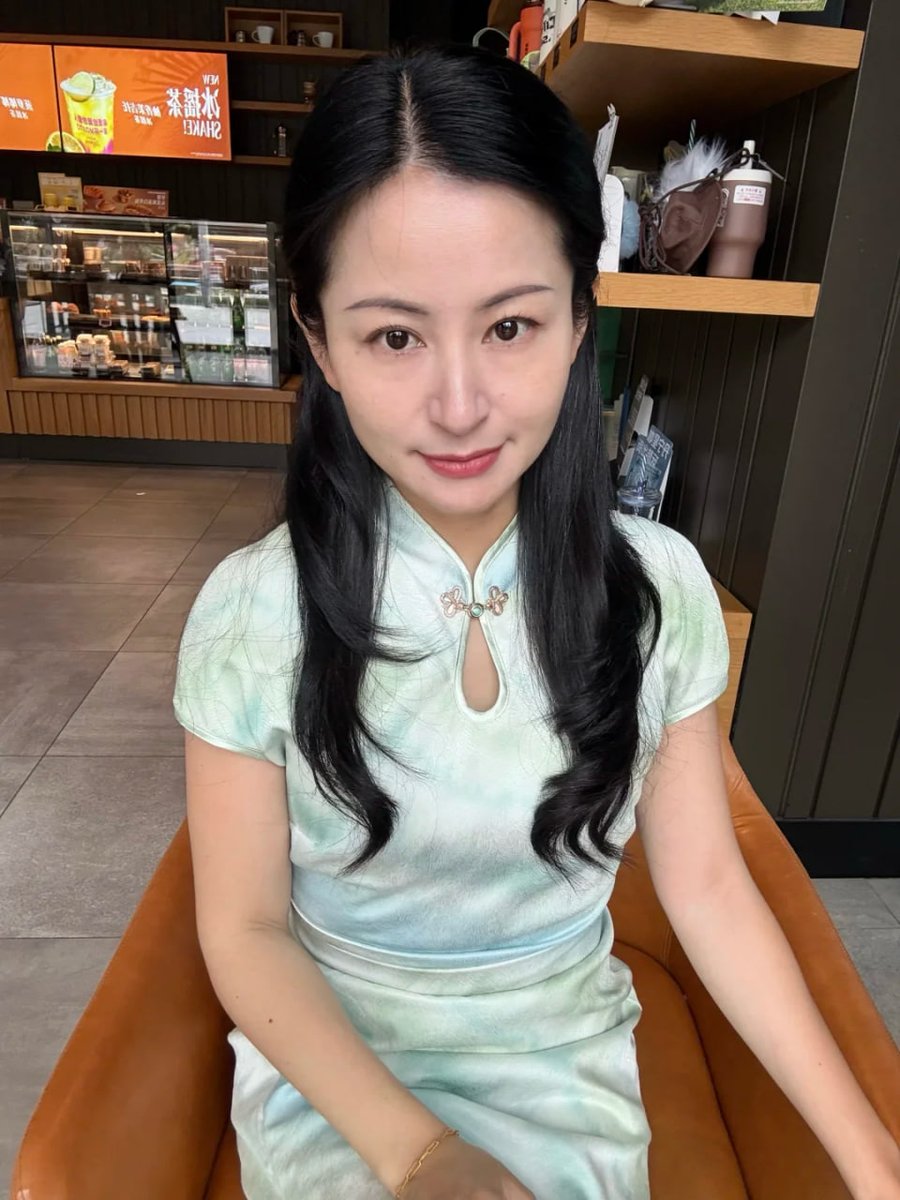 FzlinB's tweet photo. 今天这身， 是温柔知性，还是有点小心机？ 你们来评评看。 https://t.co/7fcxnDFInJ