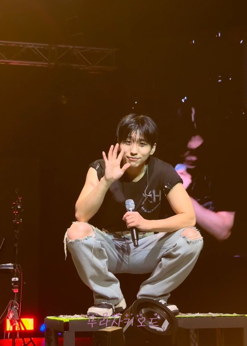 fullsunienana's tweet photo. gunil is just so damn precious:( https://t.co/5qUz4dinwP