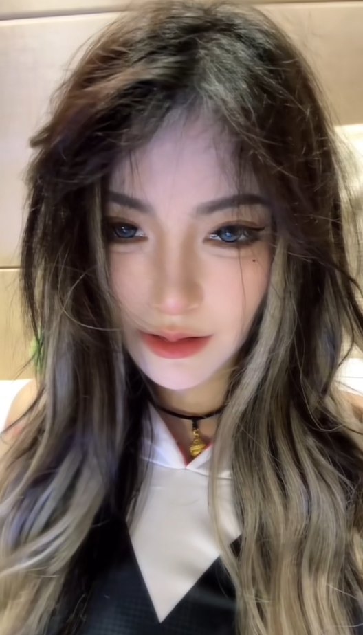 juliekjackson's tweet photo. 小众圈子里认识的一个美女，白毛���臂舌钉，全在我的XP上，一杯奶茶���颗打底，喝完以后晚风吹来直接倒地，可惜附近没有小树林，要不然真要玩一下户外play了 https://t.co/4Tl3DcGD2k
