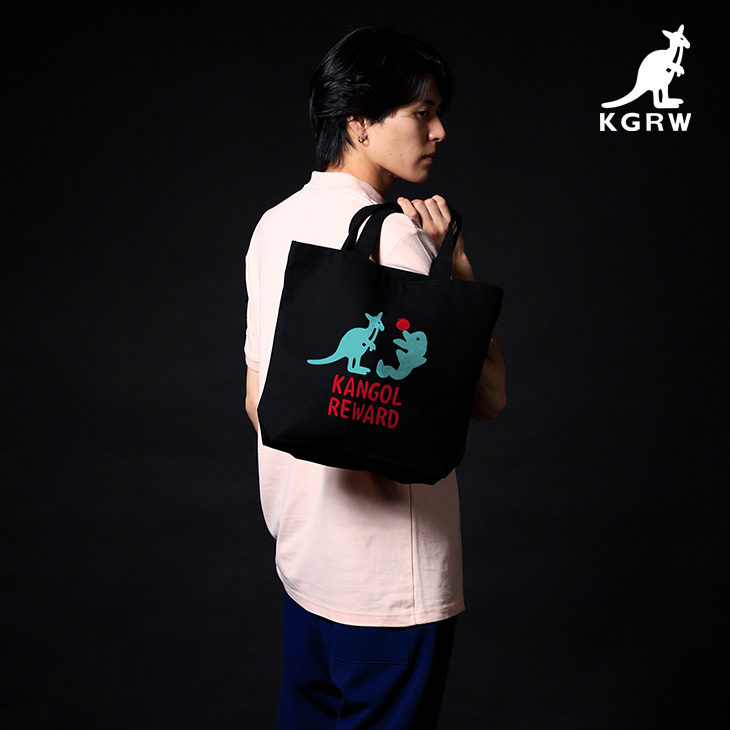 KANGOLREWARD's tweet photo. かどさんとのコラボアイテムが本日17時より受注予約開始しました🐬
今回のコラボはトレーナー、トートバッグ、ネックレスをリリース⚡
こちらのアイテムは【男女兼用アイテム】となります🛒
詳細・ご購入はコチラ🎁
https://t.co/8qhi2Y0I0F
#KANGOL #KANGOLREWARD #KGRW #カンゴール #かど　  
@Fado_Piver