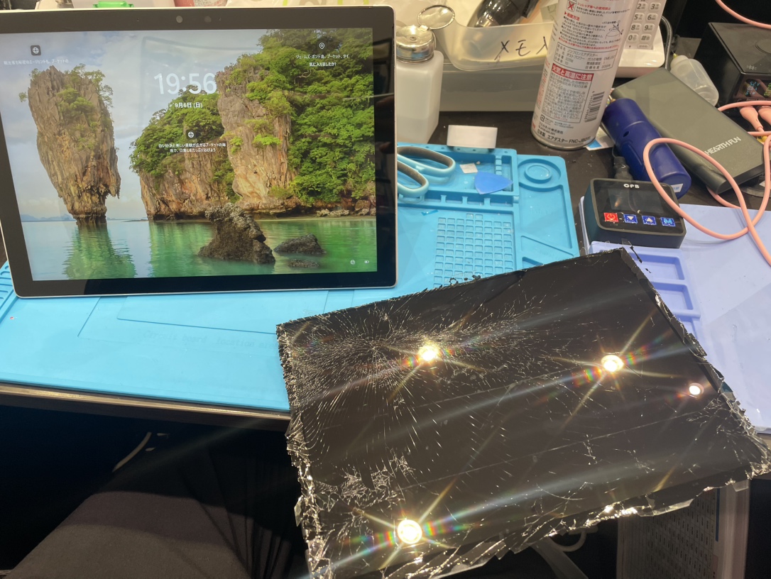 sc_miyazaki's tweet photo. こんにちは！
surface関係の修理をパソコン修理屋さんで修理が難しいと断れたことありませんか？
当店ではスマホ修理の他にもsurface修理も対応可能店舗です！
買い換えよりも修理の方がお安くなる場合がございます！
画面割れ予防のガラスコーティングも当対応できます！ぜひ当店までご相談ください！ https://t.co/pdvypn9llL