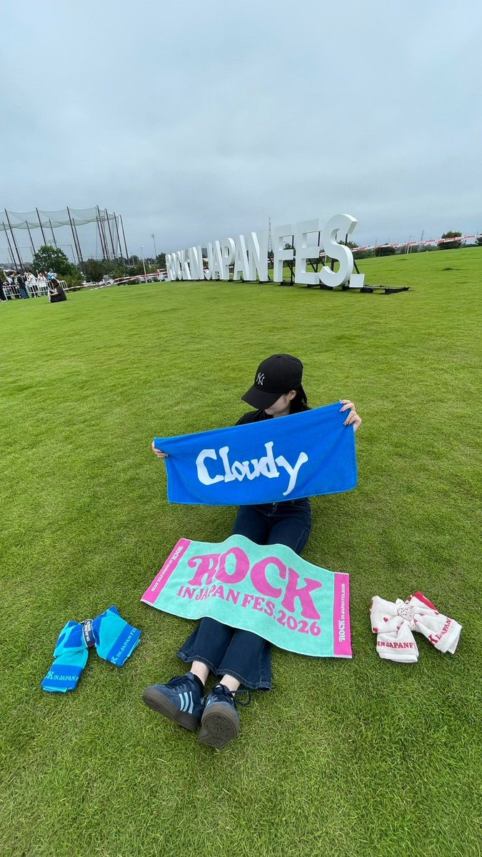 hkr__dn's tweet photo. 初ロッキン参戦💙

ずっとずっとCloudyを生で見てみたかったけど、ひとりでLIVE行く勇気がなく1年くらいずるずると過ごしてしまいましたが、妹がロッキン誘ってくれてやっとやっと生で見られた🥹

いままでアイドルの現場ばかりで、バンドのLIVEもフェスも初めてだったけど超絶楽しかったっっっ🫠💙🎧 https://t.co/hJl3tnVZHD