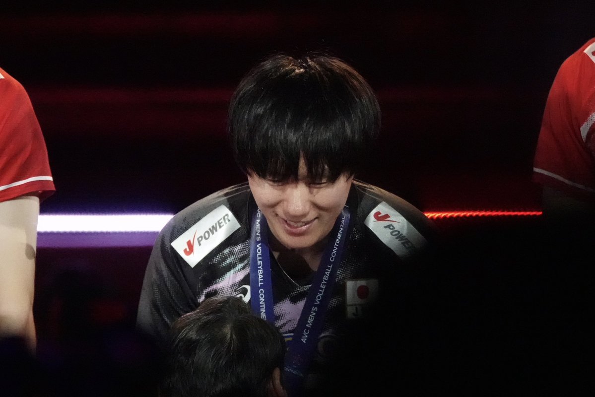 Vl1Xxxv's tweet photo. 20260913 📍北九州市立総合体育館
バレーボールアジア選手権2026 決勝 VSイラン

メダルもらってカメラにキメ顔🙂😑してからの笑顔😆

#小川智大 選手

#バレーボール男子日本代表
#アジア選手権 https://t.co/j30IgijHc6