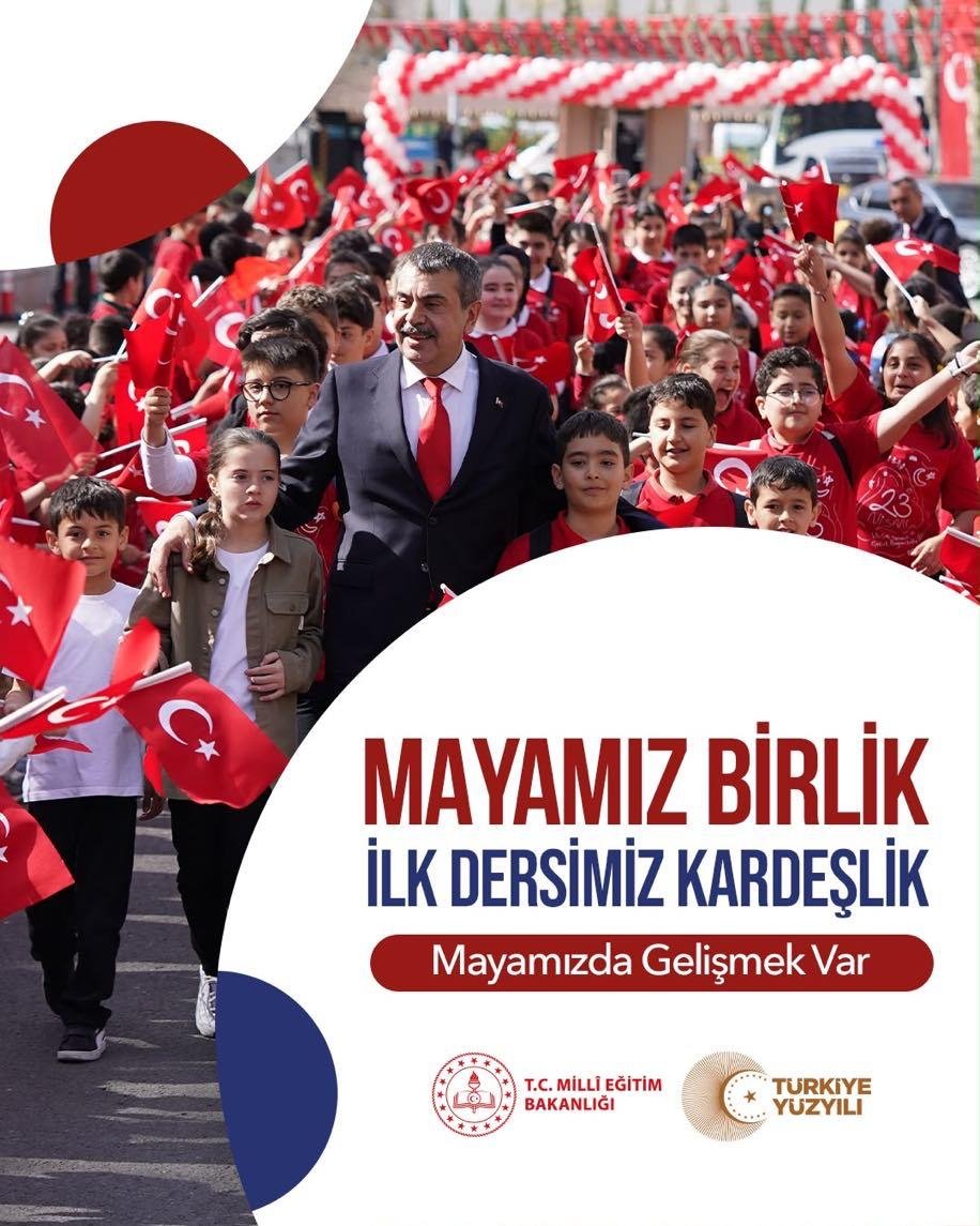 derikmem47's tweet photo. Birlikte düşünen, üreten ve paylaşan çocuklar; güçlü yarınların temelini atar.

2026-2027 eğitim öğretim yılında öğrencilerimizin hem zihnine hem de gönlüne dokunan bir eğitim anlayışıyla ilerliyoruz.

Mayamız Birlik, İlk Dersimiz Kardeşlik.

#ilkdersimizkardeşlik

@tcmeb 
@DerikKaymakam 
@ali_eyyupkoca 
@mardinilmem 
@yemrebayrakli
