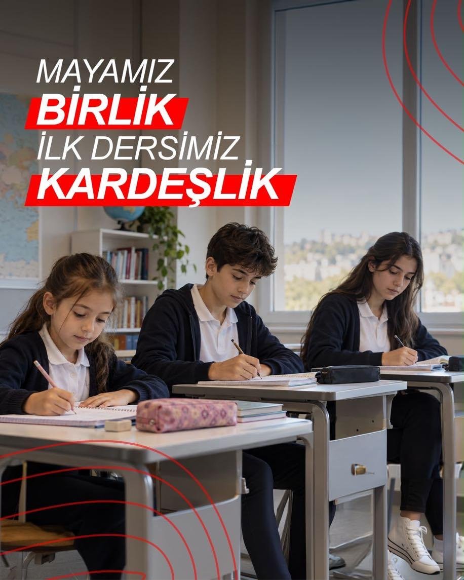 derikmem47's tweet photo. Birlikte düşünen, üreten ve paylaşan çocuklar; güçlü yarınların temelini atar.

2026-2027 eğitim öğretim yılında öğrencilerimizin hem zihnine hem de gönlüne dokunan bir eğitim anlayışıyla ilerliyoruz.

Mayamız Birlik, İlk Dersimiz Kardeşlik.

#ilkdersimizkardeşlik

@tcmeb 
@DerikKaymakam 
@ali_eyyupkoca 
@mardinilmem 
@yemrebayrakli