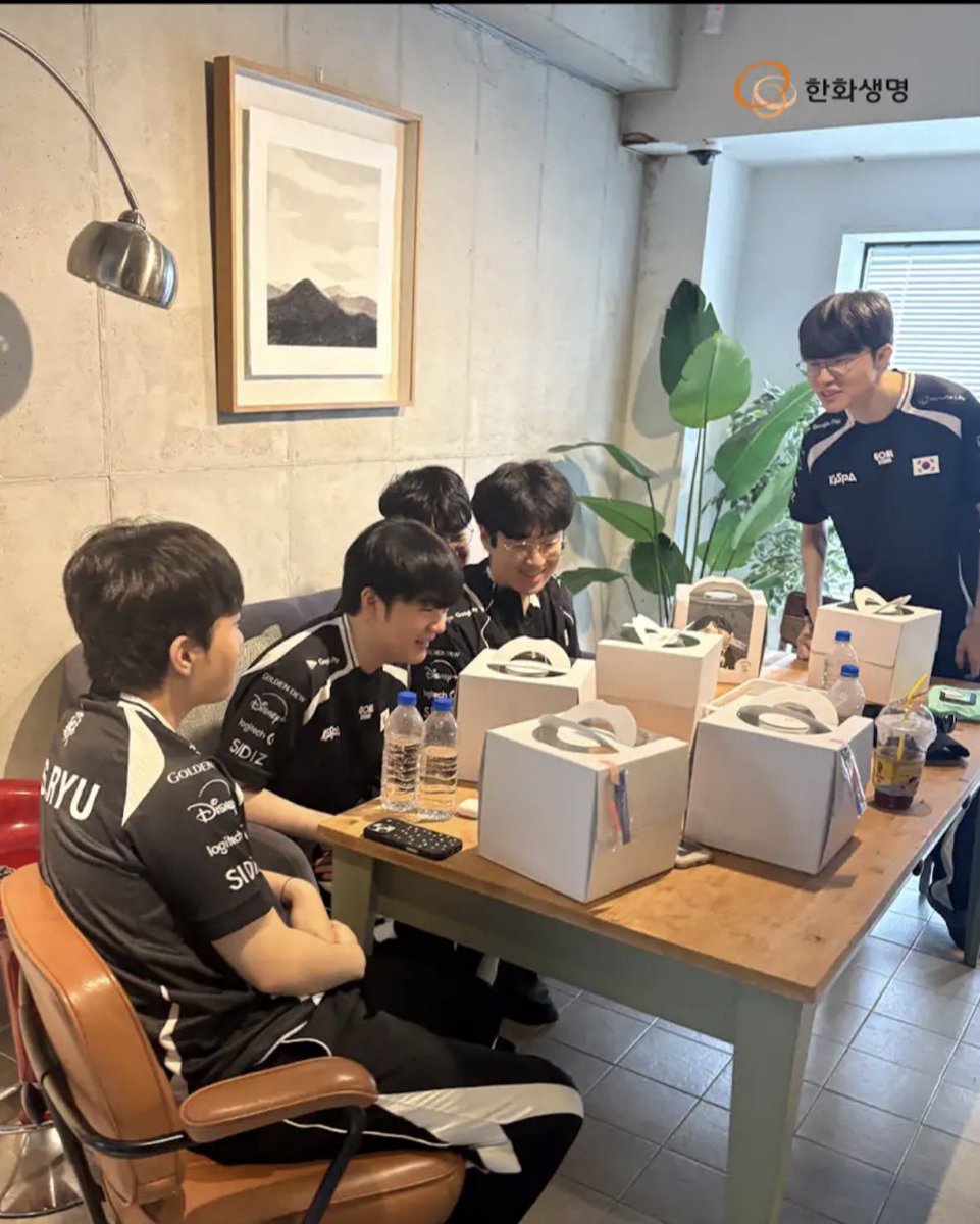 t_bling_zeus's tweet photo. [한화생명 x 아시안게임 e스포츠 국가대표 
광고 촬영 현장 비하인드] 예고

공개일 : 9월 17일(목)
공개채널: 한화생명 유튜브 https://t.co/h8VdmqTWcB