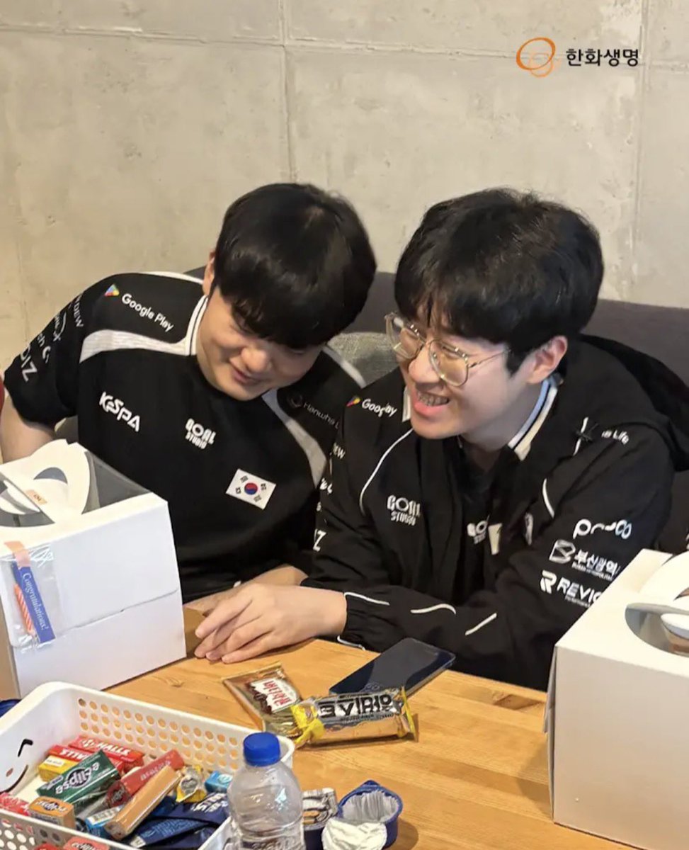 t_bling_zeus's tweet photo. [한화생명 x 아시안게임 e스포츠 국가대표 
광고 촬영 현장 비하인드] 예고

공개일 : 9월 17일(목)
공개채널: 한화생명 유튜브 https://t.co/h8VdmqTWcB