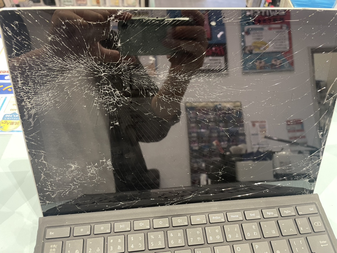 sc_miyazaki's tweet photo. こんにちは！
surface関係の修理をパソコン修理屋さんで修理が難しいと断れたことありませんか？
当店ではスマホ修理の他にもsurface修理も対応可能店舗です！
買い換えよりも修理の方がお安くなる場合がございます！
画面割れ予防のガラスコーティングも当対応できます！ぜひ当店までご相談ください！ https://t.co/pdvypn9llL
