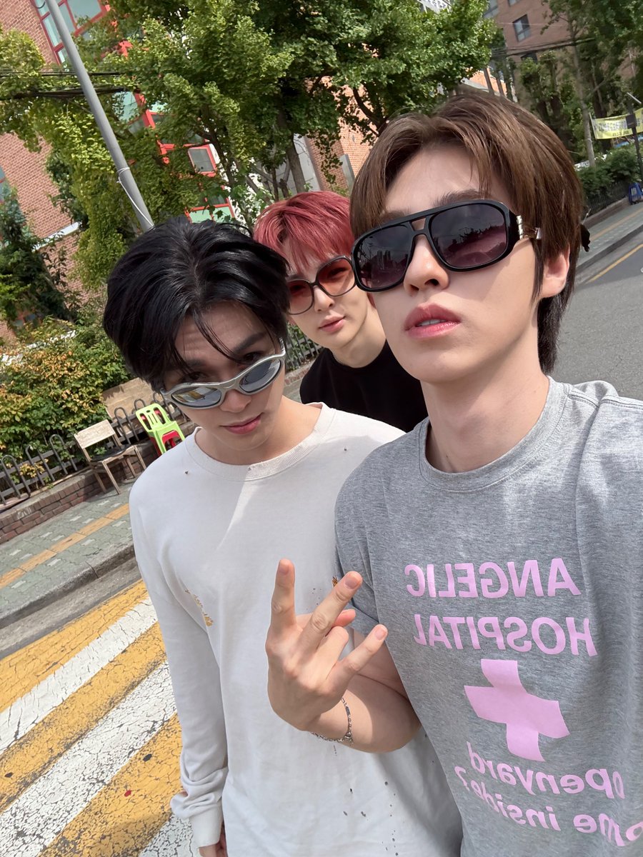 by_EPEX's tweet photo. 비행기가 무서운 귀요미 경민이형 생일 축하해!!🫶🥳 형이지만 동생처럼 귀엽고 가끔은 혼자 신나서 노래 부르고 춤 추는 형이 너무 좋다 나는🥺 늘 장난 받아줘서 고맙고 내가 힘 많이 줄테니까 우리 더 으쌰으쌰 해보자잉💪 사랑해요 굥미씨 생일 축하함다🎂🎉

#EPEX #이펙스 #AYDEN #에이든
#낭만_가득한_뮤와의_9월
#Dreamy_September_with_MU