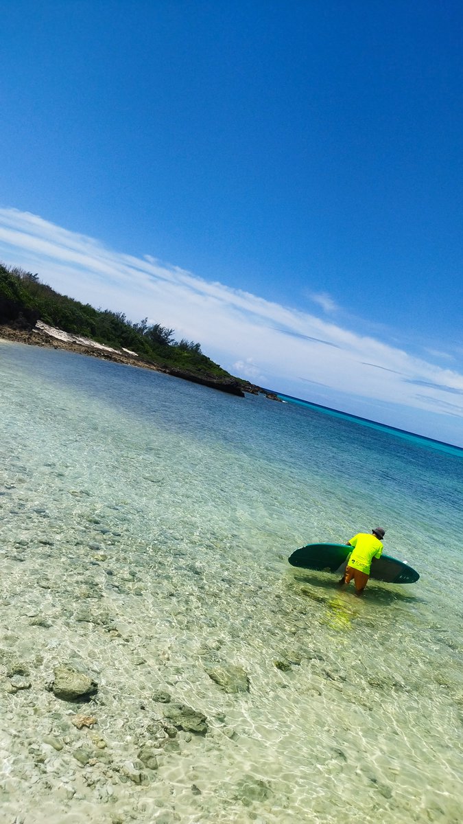 chance19951118's tweet photo. 海綺麗だった！

アンダーシャツ着て焼かねーぞ！って
着衣海水浴したら手の甲に境目できたw

#宮古島 https://t.co/GjSq09xPkI