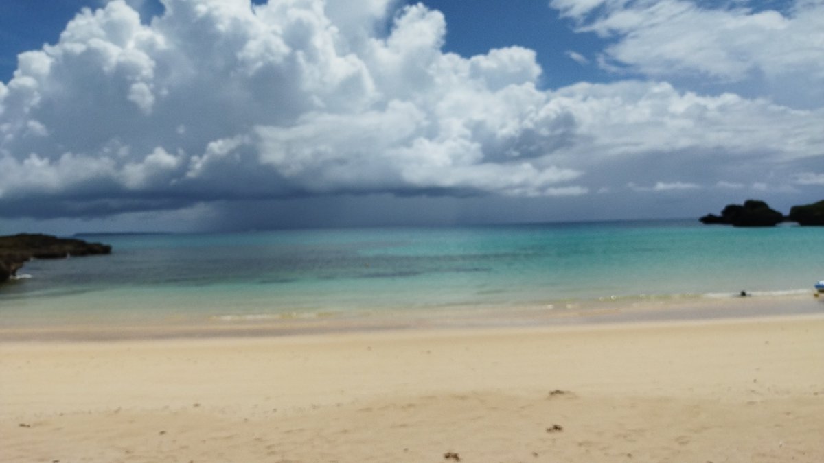 chance19951118's tweet photo. 海綺麗だった！

アンダーシャツ着て焼かねーぞ！って
着衣海水浴したら手の甲に境目できたw

#宮古島 https://t.co/GjSq09xPkI