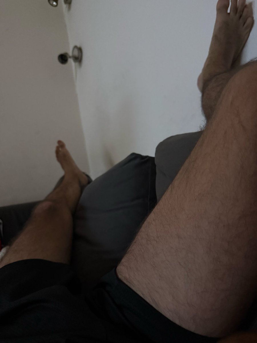 simonepadrone's tweet photo. Buongiorno schiavetti, chi è pronto a farsi drenare per bene? #findom #schiavi https://t.co/PLn7jZnnlW