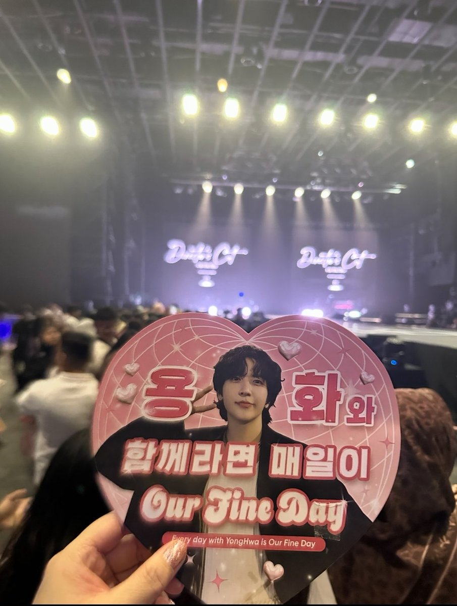 fanny_riyanti's tweet photo. One year ago #JungYongHwa
#DirectorsCut_in_KL #OurFineDays
14 September 2025 https://t.co/HyGoproIWC