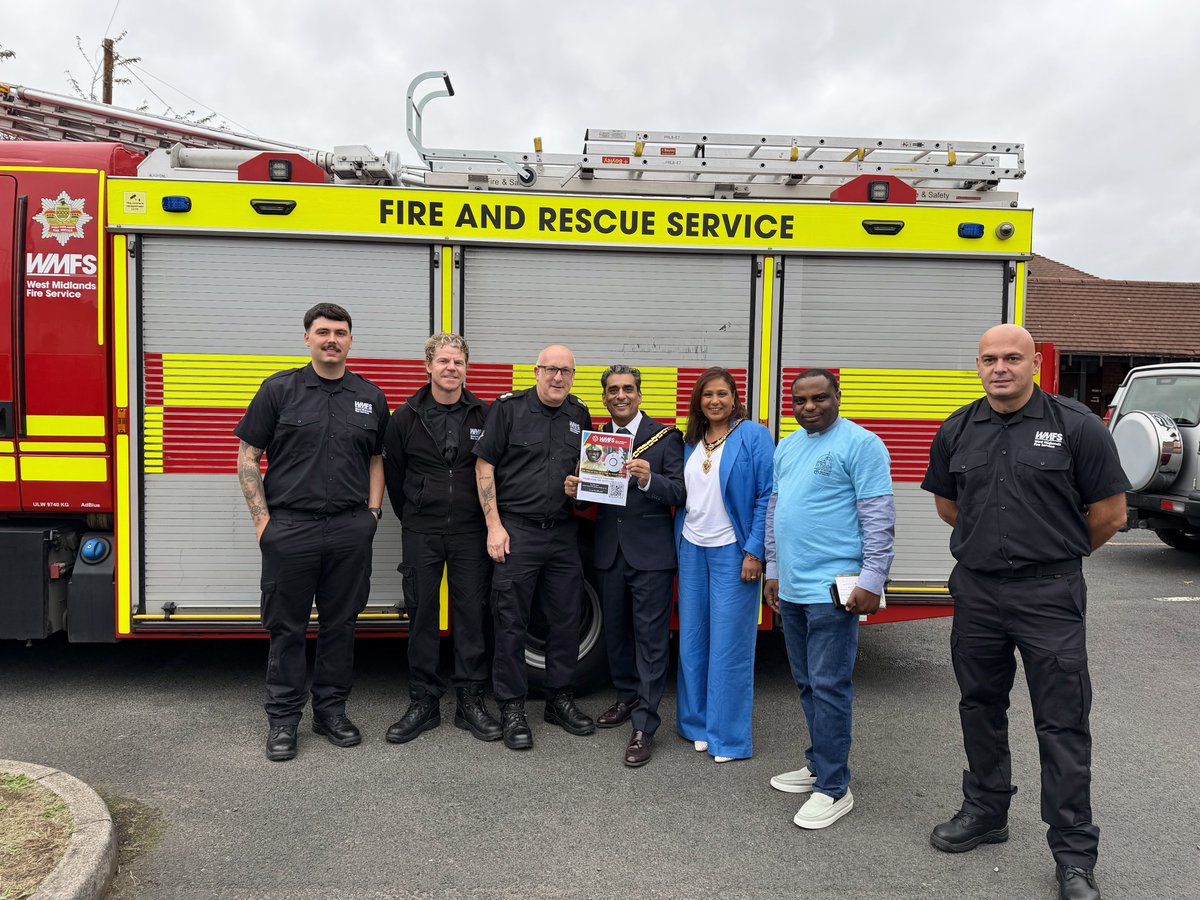 WolvesMayor's tweet photo. It was also great to see the Fire Brigade there sharing fire safety advice, including information on free home fire alarm installations - a really valuable service for local residents.
Thank you to everyone involved in making the day such a warm and welcoming event. https://t.co/L5ImHU0aXz