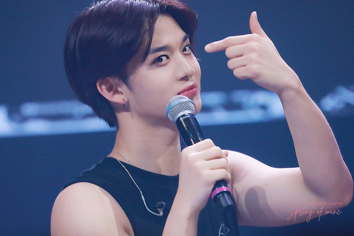FoeverYoung0510's tweet photo. 진영이 속눈썹 봐봐&amp;
앙큼 냥이&amp;
잘생긴 만찍남
섹시 배배

넘 이쁘다요 #배진영 #배어 #워너원 
@4YOURYOUTH https://t.co/8Q43L4IZCG