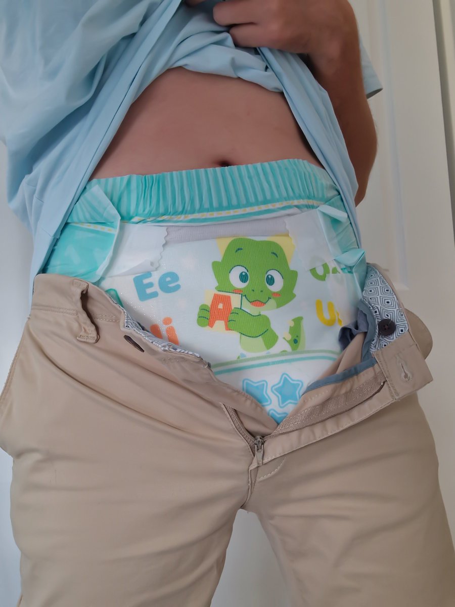 LittleLapi_'s tweet photo. Imma big boy for the day, do you approve that? 🫣 https://t.co/ixl1i9qWt4
