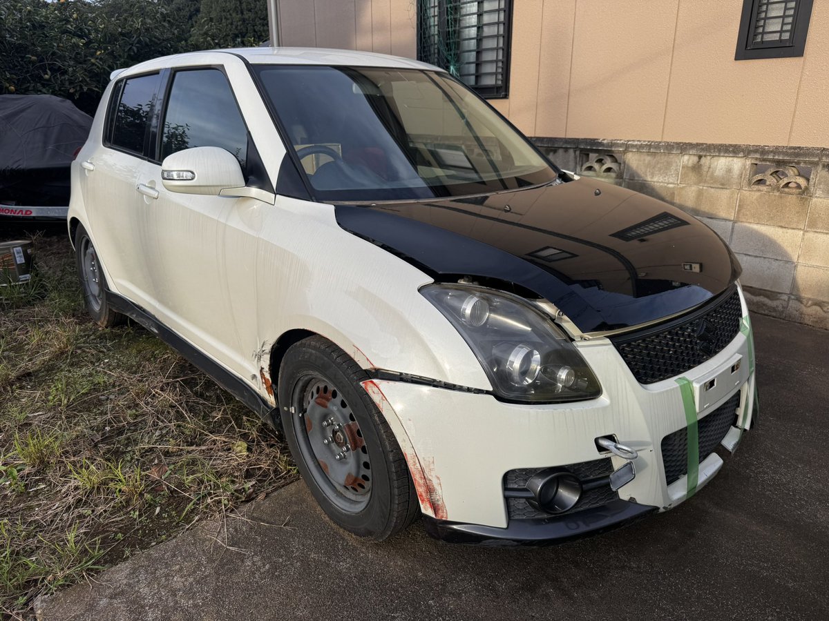 HK272786's tweet photo. 事故車スイフトスポーツ
エンジンかかって動かすことはできます。
自走で帰るのは好ましくないと思いますので積車で引取りをお願いします。
ちょっと強気15万円
ダメなら外人行きです。
 #車売ります https://t.co/ZXZHTAYHgq