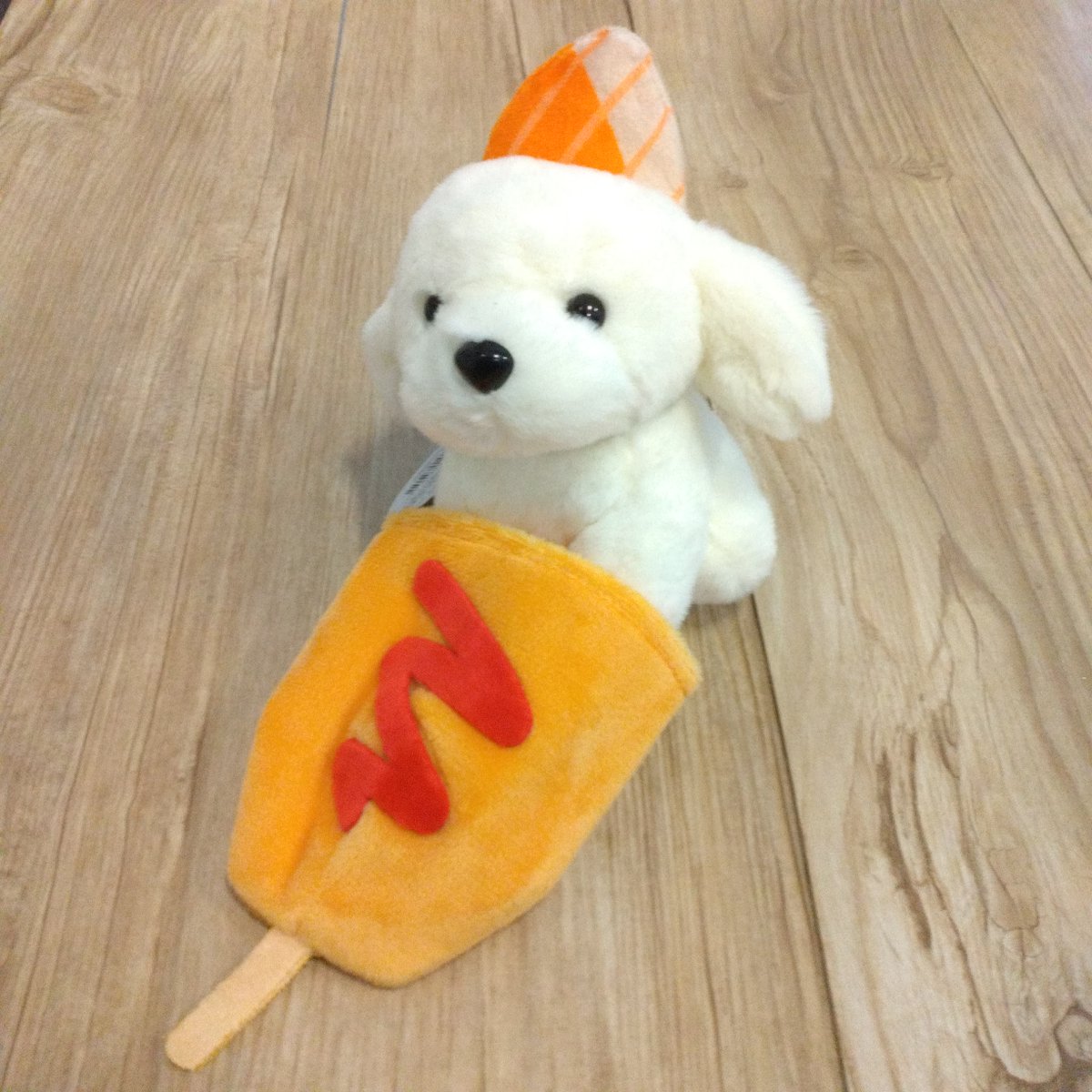 cando_official's tweet photo. ぬいぐるみに合わせやすい可愛いアクセサリーで、写真映えもばっちり☆
着せ替えを楽しめます♪

俵型ぬい用アクセサリー
　■アメリカンドッグ
　　品番 4991203218841
　■おすし・サーモン
　　品番 4991203218858
　■マーメイドブルー
　　品番 4991203214423
　■マーメイドパープル
　　品番 4991203214430

※店舗により取り扱いのない場合がございます。あらかじめご了承ください。

#キャンドゥ #100均 #ぬいぐるみ #ぬい活 #アクセサリー #推し活 #写真映え #かわいい #俵型ぬい