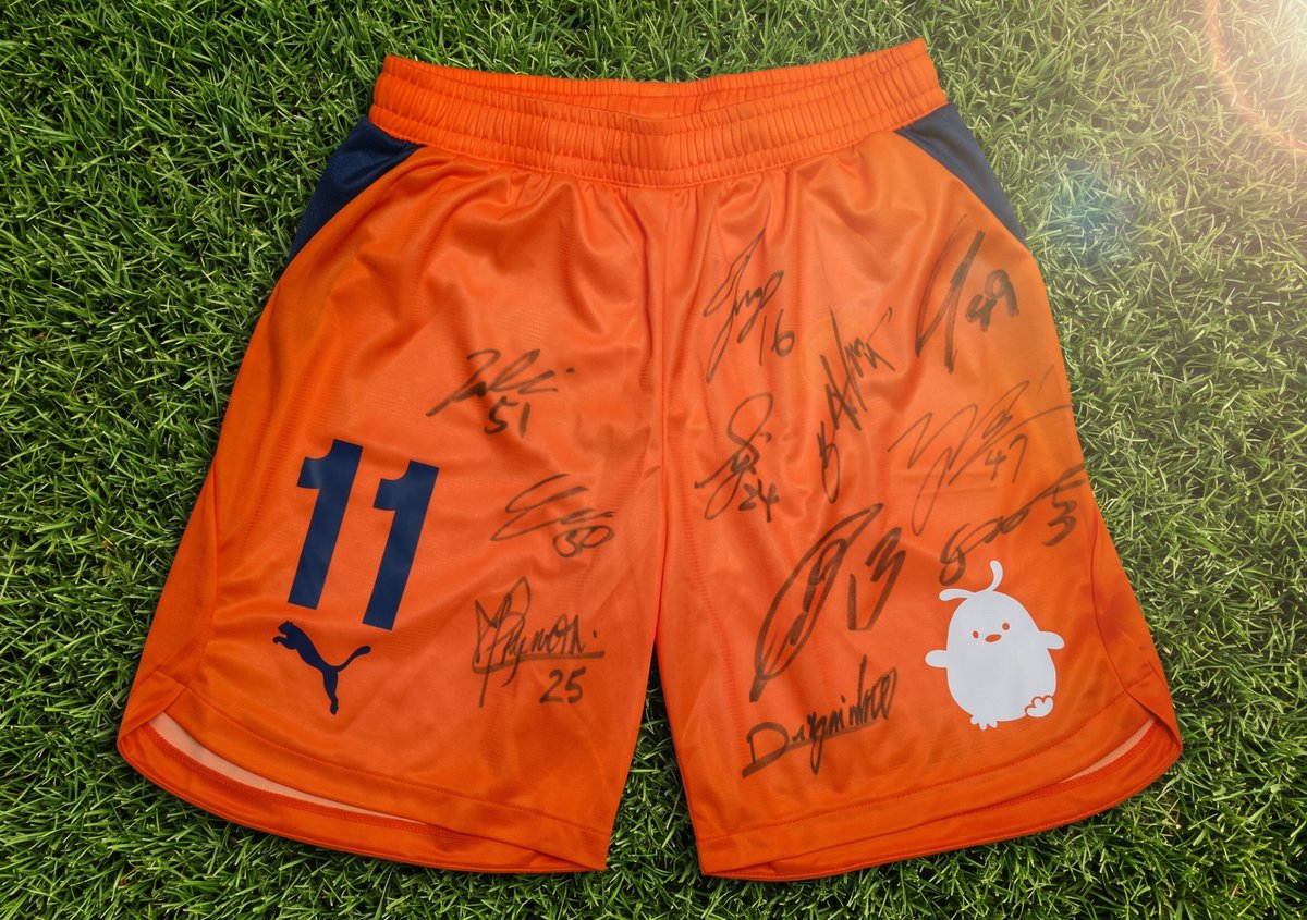 taica_gel_piyo's tweet photo. 清水エスパルスの選手たちが、パンツユニフォームに直筆サインをかいてくれたピヨ！✨

選手の想いが詰まったこのユニフォームを、1名様にお届けするピヨ！

応募方法は画像のとおりピヨ🐣

さらに！推し選手をリプライで教えてくれた人は当選確率UPピヨ🔥🔥

ピッチで選手と一緒に戦ってきたゲルぴよにとっても最高の1枚を、いつも応援してくれるみんなの中から1名様にお届けするピヨ！！

ファイト！！エスパルスピヨ！！！

【応募方法】
①このアカウントをフォロー
②この投稿をリポスト（引用リポストもOKピヨ）
③リプで推し選手を教えてくれた人は当選確率2倍ピヨ！
▼当選発表
後日、当選者にXのDMでご連絡するピヨ！
DMから14日以内に返信がない場合は当選無効になることがあるピヨ…
▼ご注意
・非公開アカウントは応募を確認できないピヨ！
・複数アカウントでの応募はできないピヨ！

大切にしてくれる人のもとに届きますようにピヨ！✨